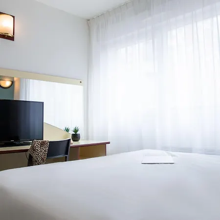 Zenitude Hotel-residences Centre 3* לה האברה