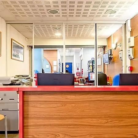 Zenitude Hotel-residences Centre 3* לה האברה