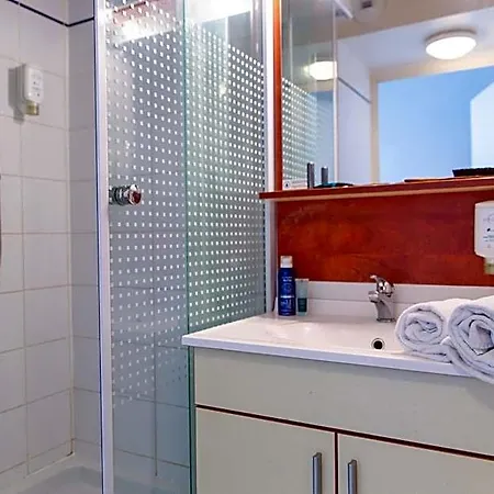 Zenitude Hotel-residences Centre 3* לה האברה