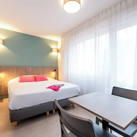 Zenitude Hotel-residences Centre Апарт-отель 2*